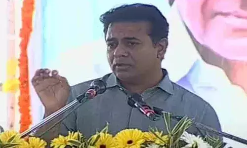 వాళ్లకి అవకాశం ఇస్తే.. మళ్లీ తెలంగాణను ఆంధ్రాలో కలిపేస్తారు : మంత్రి కేటీఆర్