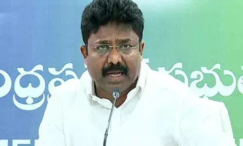 బాలికల పట్ల అసభ్యంగా ప్రవర్తించిన ఉపాధ్యాయులు.. మంత్రి ఆదిమూలపు సురేష్ సీరియస్