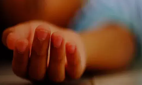 అనుమానాస్పద స్థితిలో ఇద్దరు చిన్నారులు మృతి