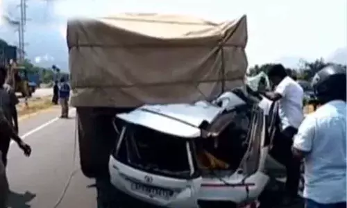 చిత్తూరు జిల్లాలో ఘోర రోడ్డు ప్రమాదం.. నలుగురు దుర్మరణం