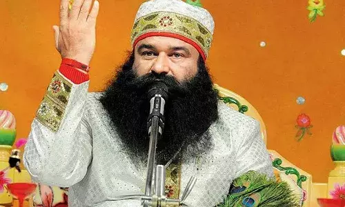 డేరా బాబాను ఎందుకు బయటకు విడుదల చేశారో చెప్పండి