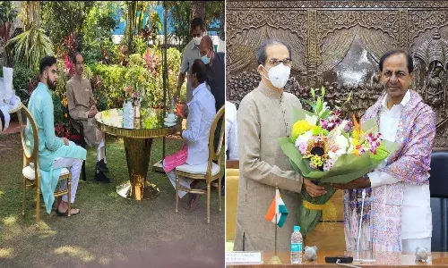 ఉద్ధవ్ ఠాక్రేతో భేటీ అయిన సీఎం కేసీఆర్..