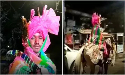 పోలీసు స్టేషన్ ముందు గుర్రం మీద పెళ్లి కొడుకు.. ఇంతకూ అసలు మ్యాటర్ ఏమిటంటే..
