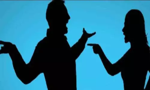 భార్య మీద కోపం చూపించడానికి వీడియో కాల్ చేసిన భర్త.. ఆ తర్వాత..!