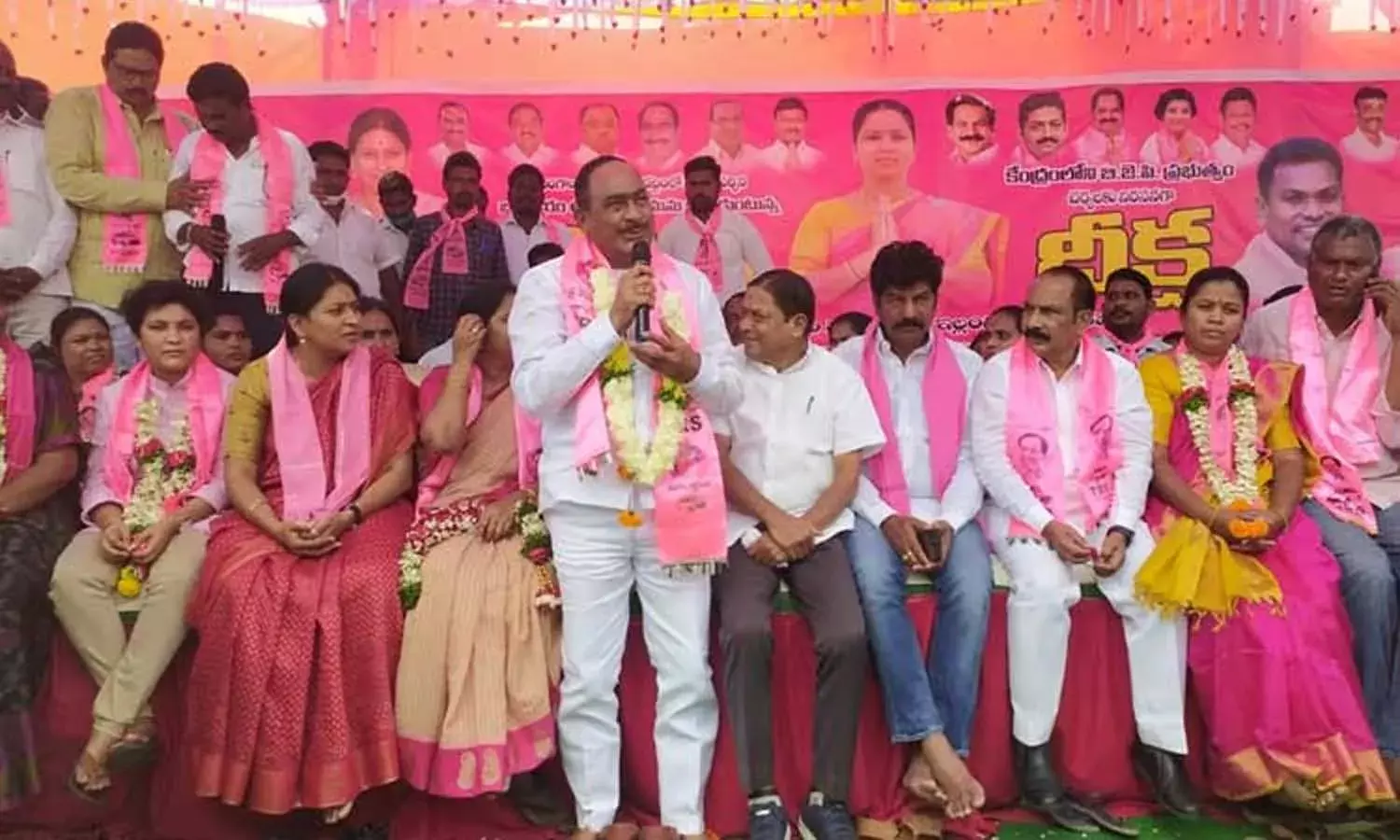 బయ్యారం ఉక్కు-తెలంగాణ హక్కు.. టీఆర్‌ఎస్‌ నిరసన దీక్ష