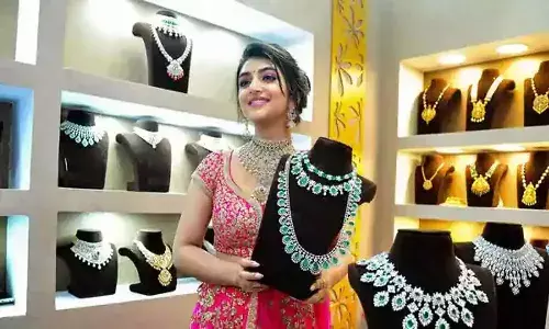 శుభవార్త.. తగ్గిన బంగారం ధర, అదే బాటలో వెండి