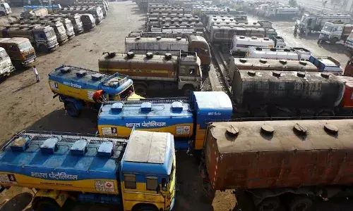 రష్యా-ఉక్రెయిన్ యుద్ధం.. చమురు సంక్షోభం.. పెరగనున్న పెట్రోల్, డీజిల్ ధరలు