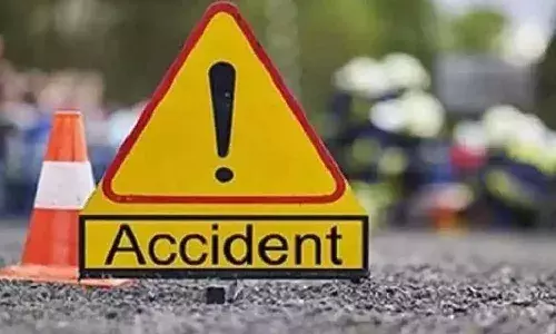 మణుగూరులో రోడ్డు ప్రమాదం.. ఇద్దరు దుర్మరణం