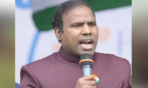 ఉక్రెయిన్ పై రష్యా దాడి.. పుతిన్కు పిచ్చి పట్టింది