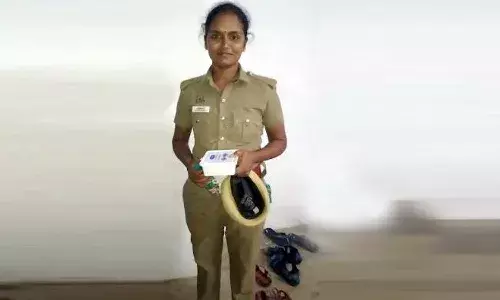 మహిళా కానిస్టేబుల్ విధులకు హాజరుకాలేదు.. అనుమానంతో రాత్రి పోలీస్ క్వార్టర్స్కి వచ్చి చూడగా..