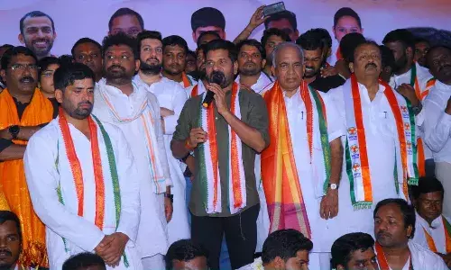 ప్రభుత్వాన్ని రద్దు చేయండి.. యుద్ధానికి మేం సిద్ధం : రేవంత్