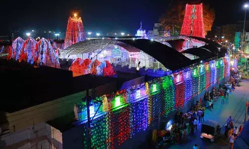 మహా శివరాత్రి జాతరకోసం.. ముస్తాబైన వేములవాడ ఆలయం