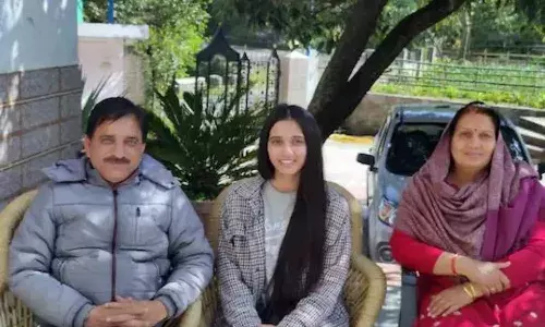 ఉక్రెయిన్ నుండి కుమార్తె క్షేమంగా భారత్ కు చేరుకుంది.. వెంటనే ఆ తండ్రి ఏం చేశాడంటే..