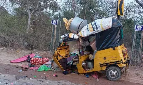 ములుగులో ఘోర రోడ్డు ప్రమాదం.. నలుగురు దుర్మరణం