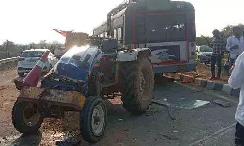 ఆర్టీసీ బస్సు బీభత్సం.. న‌లుగురు కూలీలు మృతి