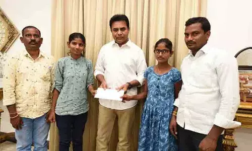 మంత్రి కేటీఆర్ ఆర్థికసాయం.. కృతజ్ఞతలు తెలిపిన విద్యార్థులు