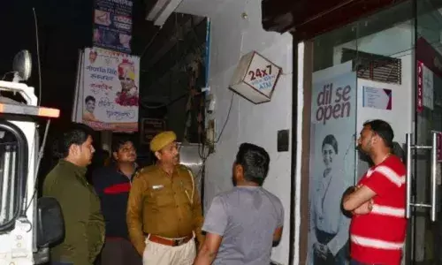 గ్యాస్ కటర్ తో వచ్చారు.. 15 లక్షలు దోచుకెళ్లారు