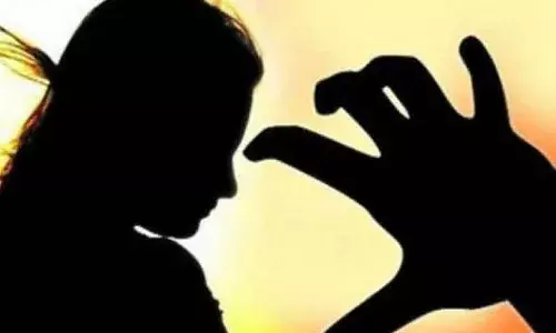నెల్లూరు జిల్లాలో దారుణం.. విదేశీ యువతిపై అత్యాచారయత్నం