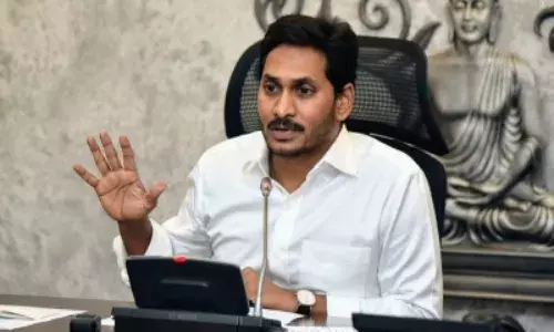 విద్యాశాఖపై సీఎం జగన్ కీలక సమీక్ష.. ఉపాధ్యాయులను బోధనేతర కార్యక్రమాలకు వాడుకోవద్దు