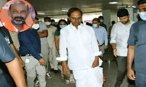 అమ్మవారి కృపతో కేసీఆర్ ఆయురారోగ్యాలతో క్షేమంగా ఉండాలి : బండి సంజ‌య్‌