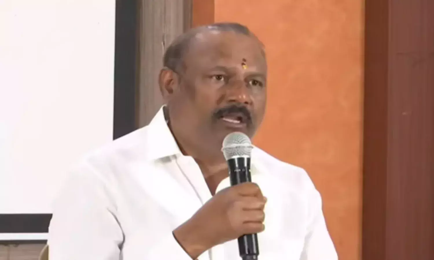 మా కుటుంబం ఎదుగుద‌ల చూడ‌లేక‌నే.. అత‌న్ని వ‌దిలే ప్ర‌స‌క్తే లేదు