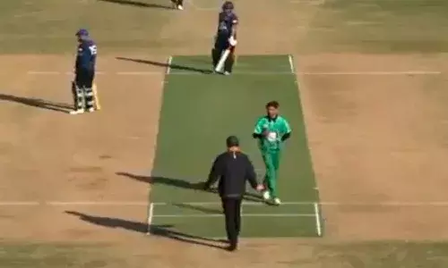 బాల్ వేసే లోపే నాన్ స్ట్రైకర్ ఎండ్ లోకి వెళ్లిపోయాడుగా..!