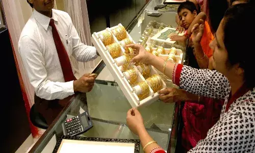 మగువలకు శుభవార్త.. భారీగా తగ్గిన బంగారం ధర