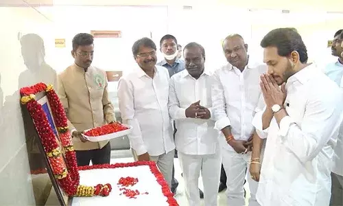 అమరజీవి పొట్టి శ్రీరాములుకు సీఎం జగన్‌ నివాళి