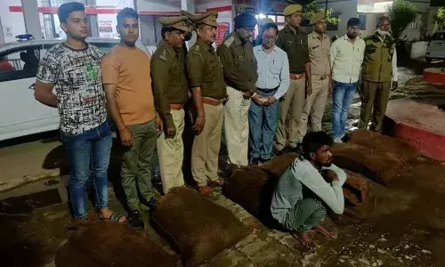 ఆ సంచుల్లో ఏమున్నాయంటే..