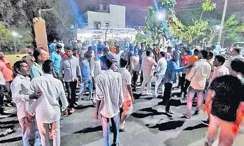 సోషల్ మీడియా పోస్టుల కారణంగా కొట్టుకున్న బీజేపీ, టీఆర్ఎస్ కార్యకర్తలు