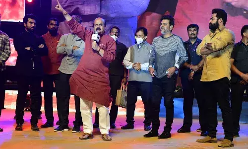 ఆర్ఆర్ఆర్ ప్రీ రిలీజ్ ఈవెంట్.. ఎన్టీఆర్, చరణ్, రాజమౌళి ఏం చెప్పారంటే