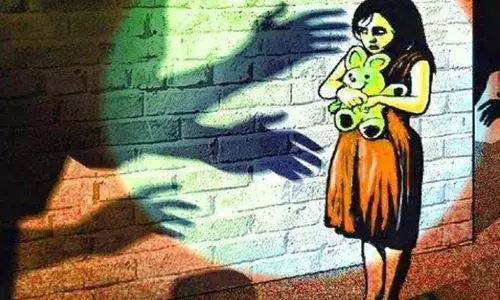దారుణం.. బాలికపై ఐదేళ్లుగా తండ్రి, అన్న అత్యాచారం.. తాత, మామ లైంగిక వేధింపులు