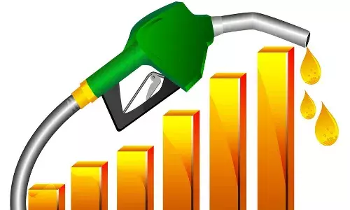 ఐదు నెలల తరువాత పెరిగిన పెట్రోల్, డీజిల్ ధర.. తెలుగు రాష్ట్రాల్లో ఎంతంటే