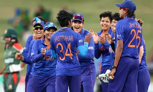 రాణించిన బౌలర్లు.. భారత్ సెమీస్ ఆశలు సజీవం