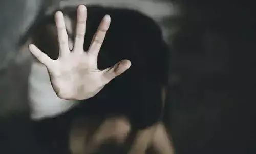 పబ్లిక్ టాయిలెట్లో మహిళపై అత్యాచారం