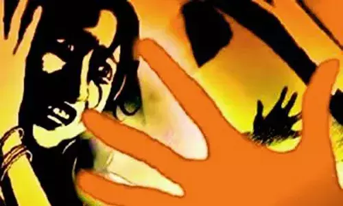 ఖమ్మంలో దారుణం.. కారులో ఎక్కించుకుని తోటి ఉపాధ్యాయురాలిపై అఘాయిత్యం