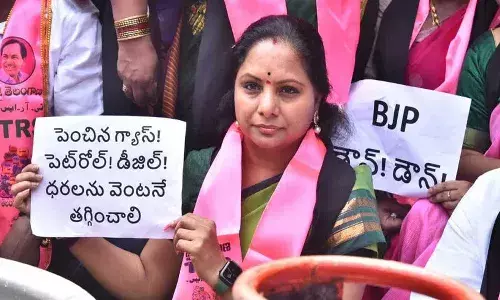 జీడీపీ పెంచమంటే.. పెట్రోల్, డీజిల్, గ్యాస్ ధరలు పెంచారు : ఎమ్మెల్సీ కవిత