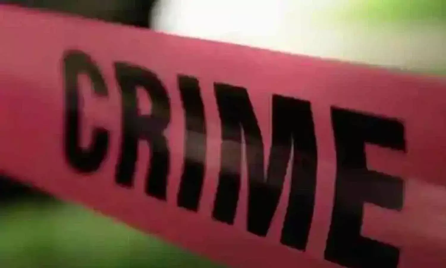 మద్యానికి డబ్బులు ఇవ్వలేదని తండ్రిపై కత్తితో విరుచుకుపడ్డ కొడుకు