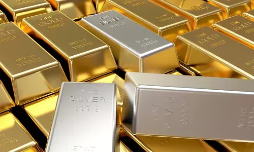 స్థిరంగా బంగారం.. భారీగా తగ్గిన వెండి ధర