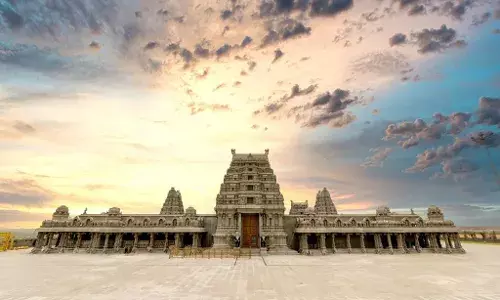 తొలి పూజలు చేసిన సీయం దంపతులు