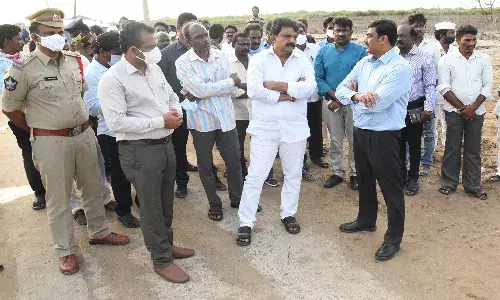 జగనన్న కాలనీల్లో అన్ని మౌలిక సౌకర్యాలు కచ్చితం