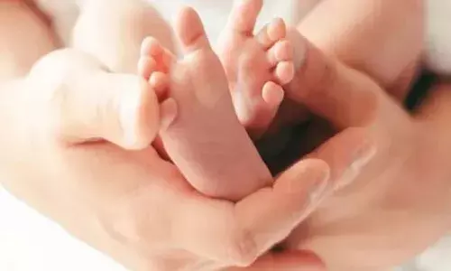 నీలోఫర్ ఆసుపత్రి వద్ద ప్లాస్టిక్ కవర్ లో శిశువు ప్ర‌త్య‌క్షం