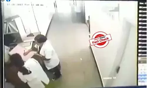 FactCheck : డాక్టర్ కుప్పకూలిపోయిన ఘటన ఇటీవలే చోటు చేసుకుందంటూ సోషల్ మీడియాలో పోస్టులు వైరల్..!