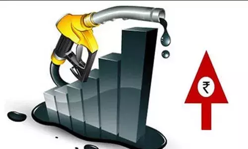 ఆగ‌ని బాదుడు.. ఏపీలో రూ.120 దాటిన లీట‌ర్ పెట్రోల్‌
