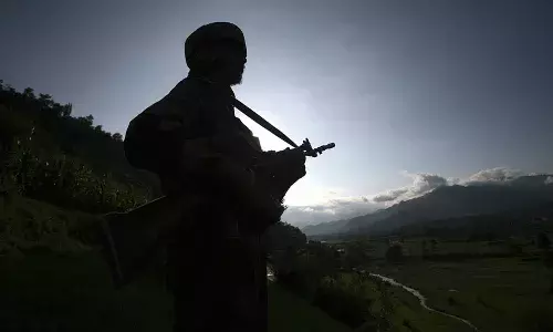 AK-47తో దొరికిపోయిన పింటూ..