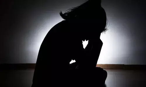 తెలిసిన ఆటో డ్రైవరే.. మైనర్ బాలికపై దారుణం