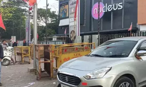 మాల్ వాష్రూమ్లో అనుమానాస్పద స్థితిలో పడి ఉన్న వ్యక్తి.. ఫోరెన్సిక్ బృందం వచ్చేలోపు..