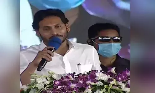 రాక్షసులతో ఒంటరిగా యుద్ధం చేస్తున్నా: వైఎస్ జగన్
