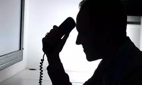 గొడవేమో భార్యతో.. ఏడాది కాలంగా పోలీసులను బూతులు తిడుతూ..!