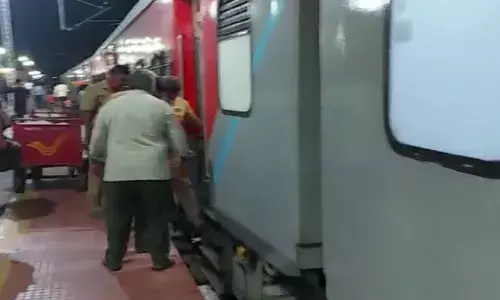 పక్కా స్కెచ్.. సిగ్నల్ తీగలు కత్తిరించి.. సెవెన్ హిల్స్ ఎక్స్ప్రెస్లో దోపిడి